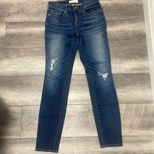 Madewell 8”rise size 26 dark wash distressed skinny Jean